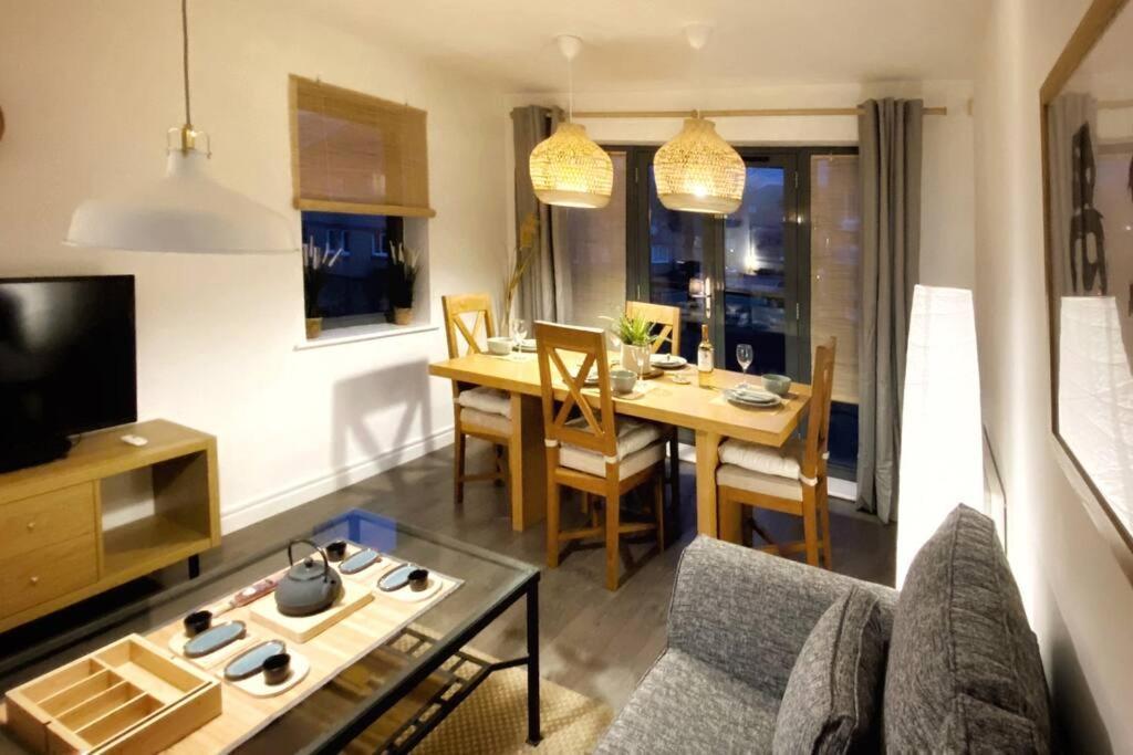 Japanese Style Muji Two-Bedroom Apt Свонсі Екстер'єр фото
