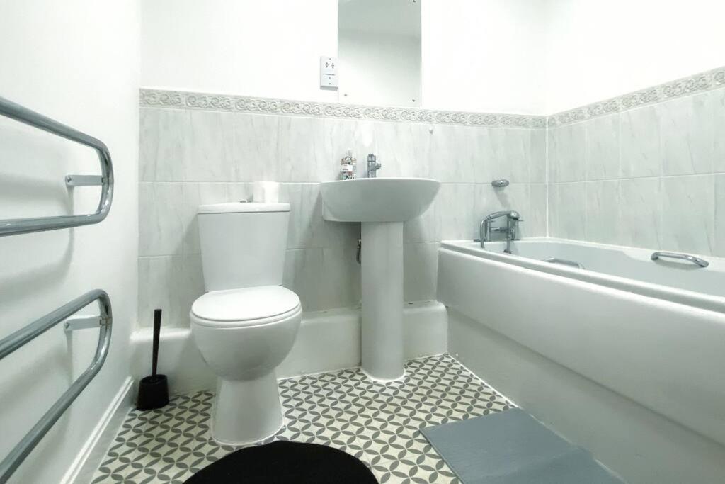 Japanese Style Muji Two-Bedroom Apt Свонсі Екстер'єр фото